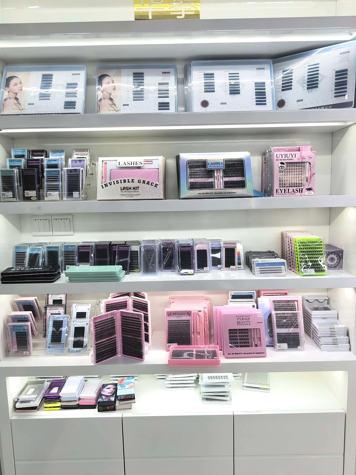 About showroom · Lip Makeup