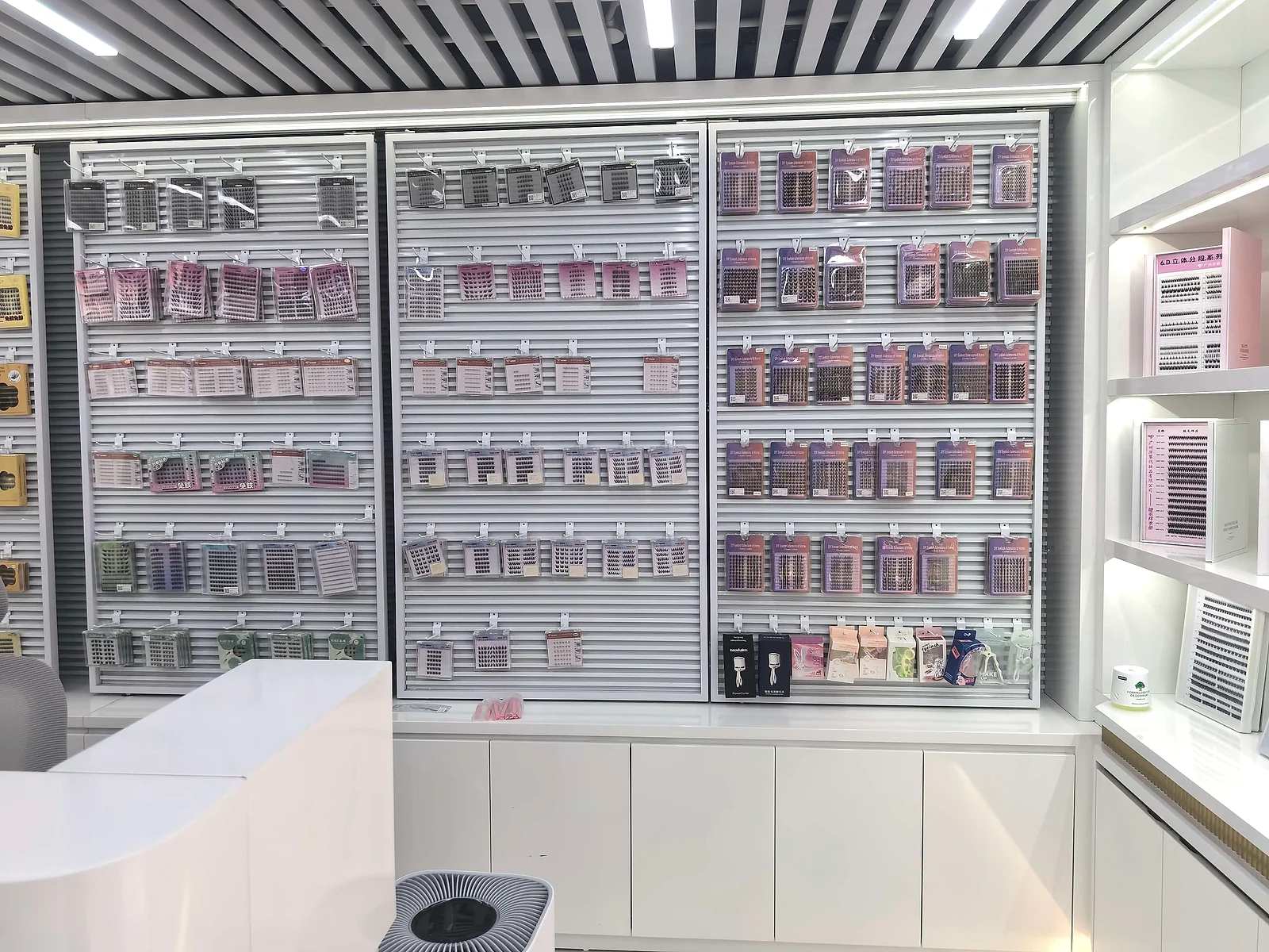 About showroom · Magnetic Lashes