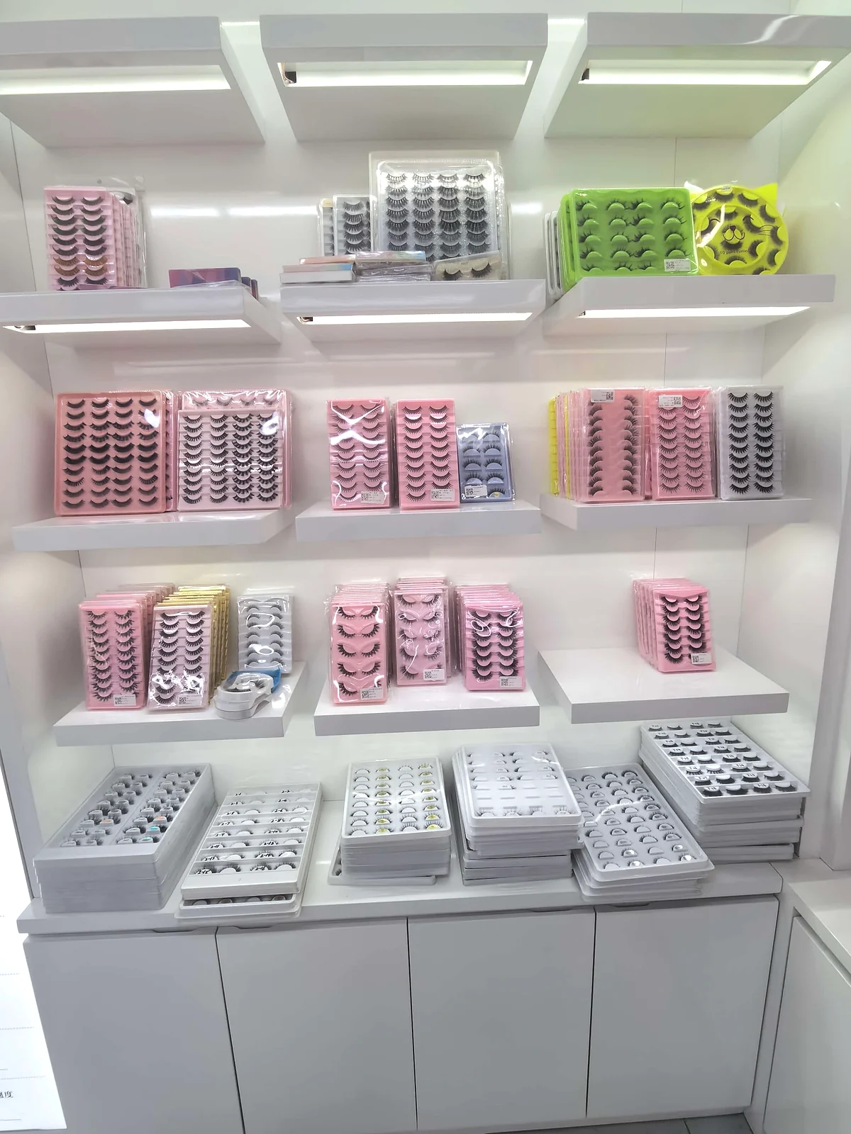 About showroom · Strip Lashes